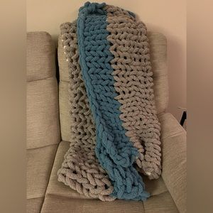Chunky knit throw